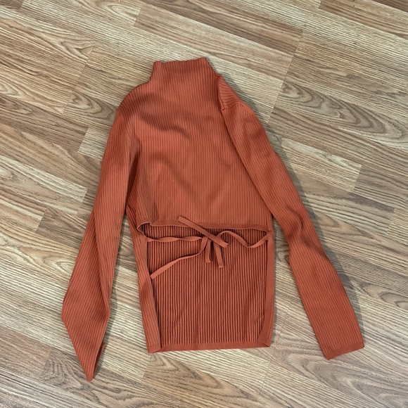 Aritzia mock neck /turtleneck babaton back tie shirt - Picture 2 of 3